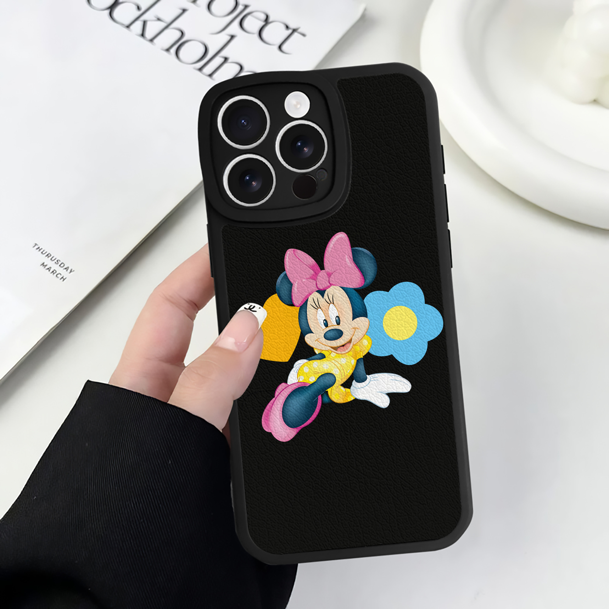 （画像用） ミッキーマウス Mickey Mouse 【iPhone 16シリーズ対応】シリコンスマホケース（レザー調） 材質：シリコン